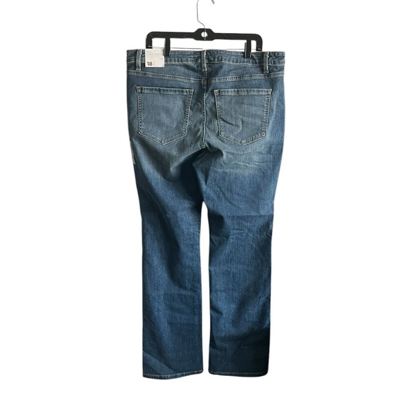 Lane Bryant MID-RISE
SUPER STRETCH Boot Cut Jean, New with Tags - Picture 3 of 7
